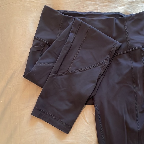 Lulu Lemon Leggings Great Condition - Picture 4 of 6
